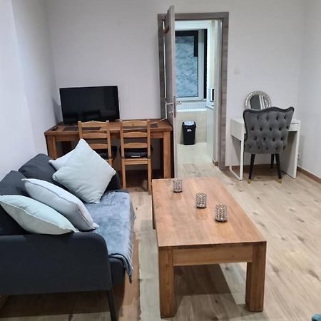 Cosy 1 & 2 Parking Et Wifi Gratuits Apartment Charleroi Bagian luar foto